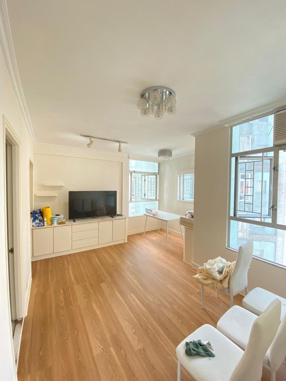 客飯廳呈L形設計,間隔闊大,容易擺位。