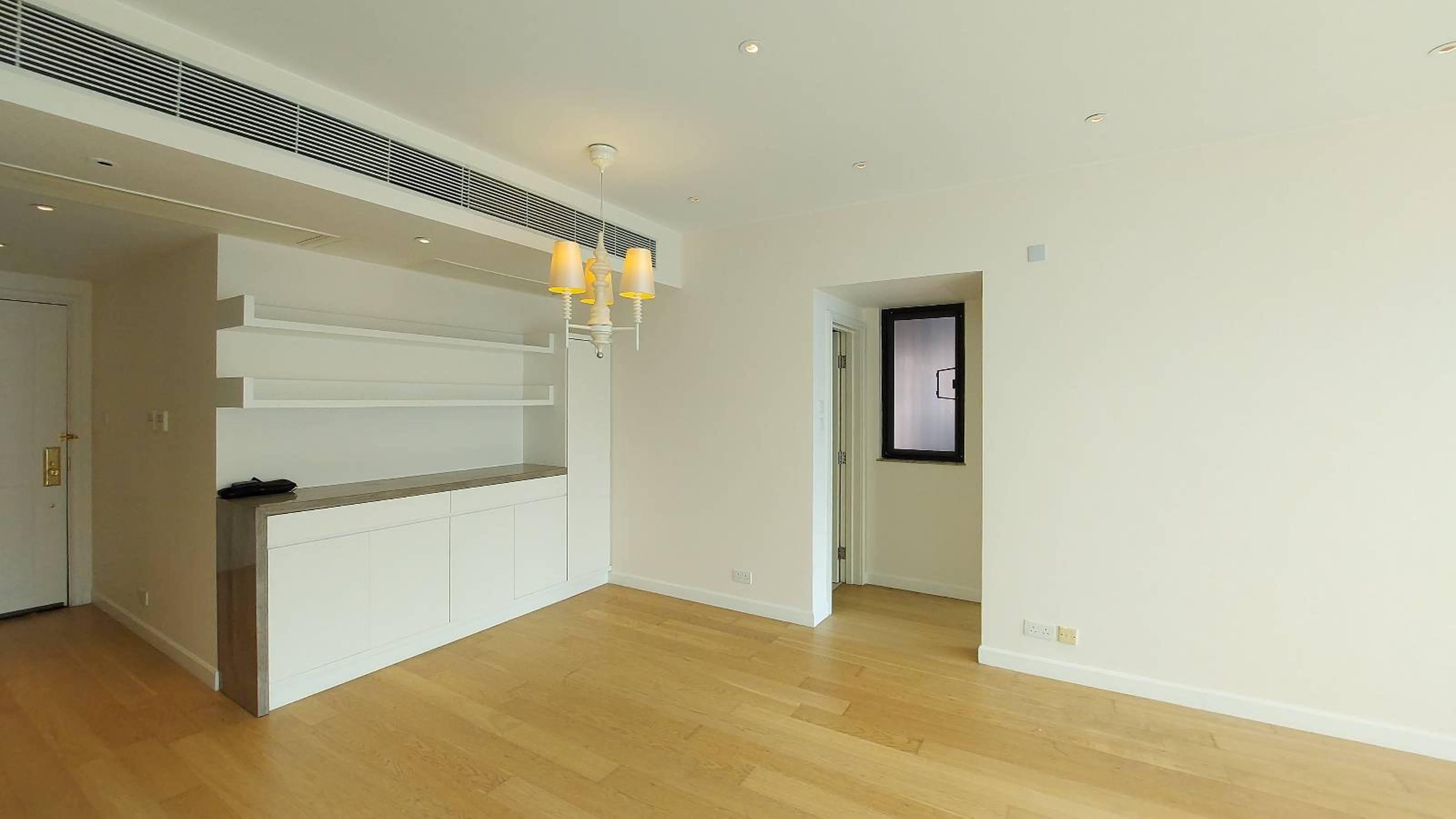 單位間隔實用,全屋牆身和地板亦算新淨。