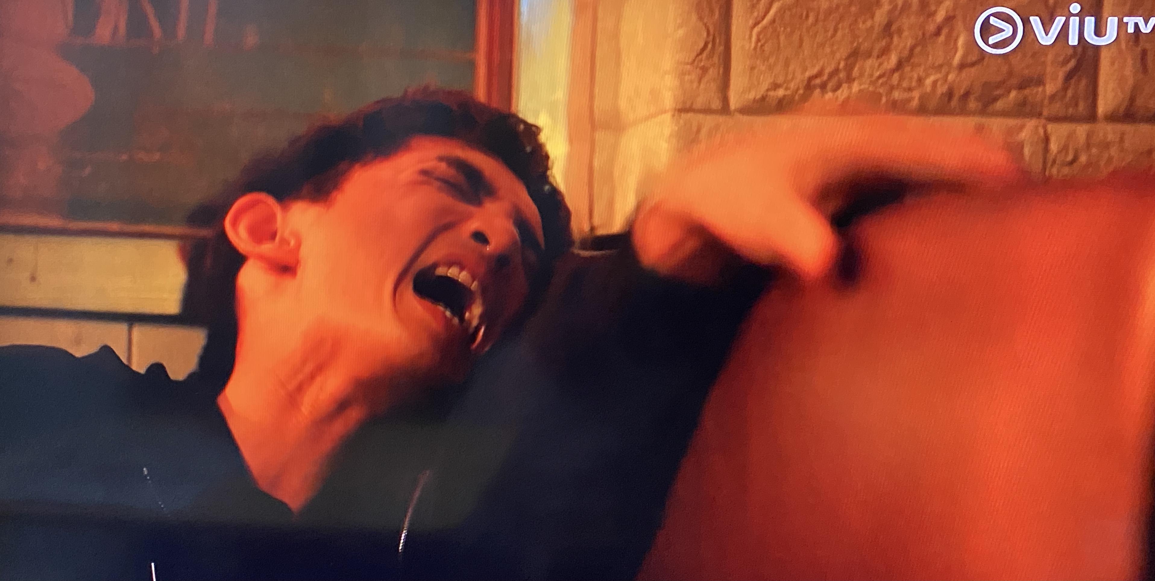 劇集尾段,李承東崩潰嚎哭。