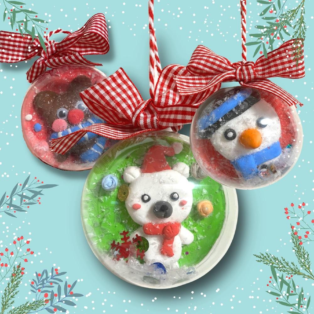 聖誕黏土魔法球工作坊│賓客憑即日纜車門票並於昂坪市集任何商戶消費滿港幣50元或以上,即可參加聖誕黏土魔法球工作坊,由美術導師即場指導製作出美麗的聖誕吊飾,讓大人與小朋友共度美好親子時光。