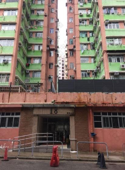 年輕夫婦入市上葵涌單幢樓葵涌大廈兩房單位,成交價333萬元,造價較網上最新銀行估價低27萬元。(代理提供)