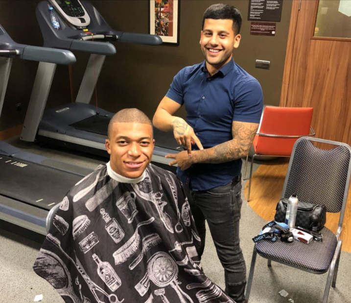 Ahmed Alsanawi也是法國巨星麥巴比(Kylian Mbappe)的御用髮型師。