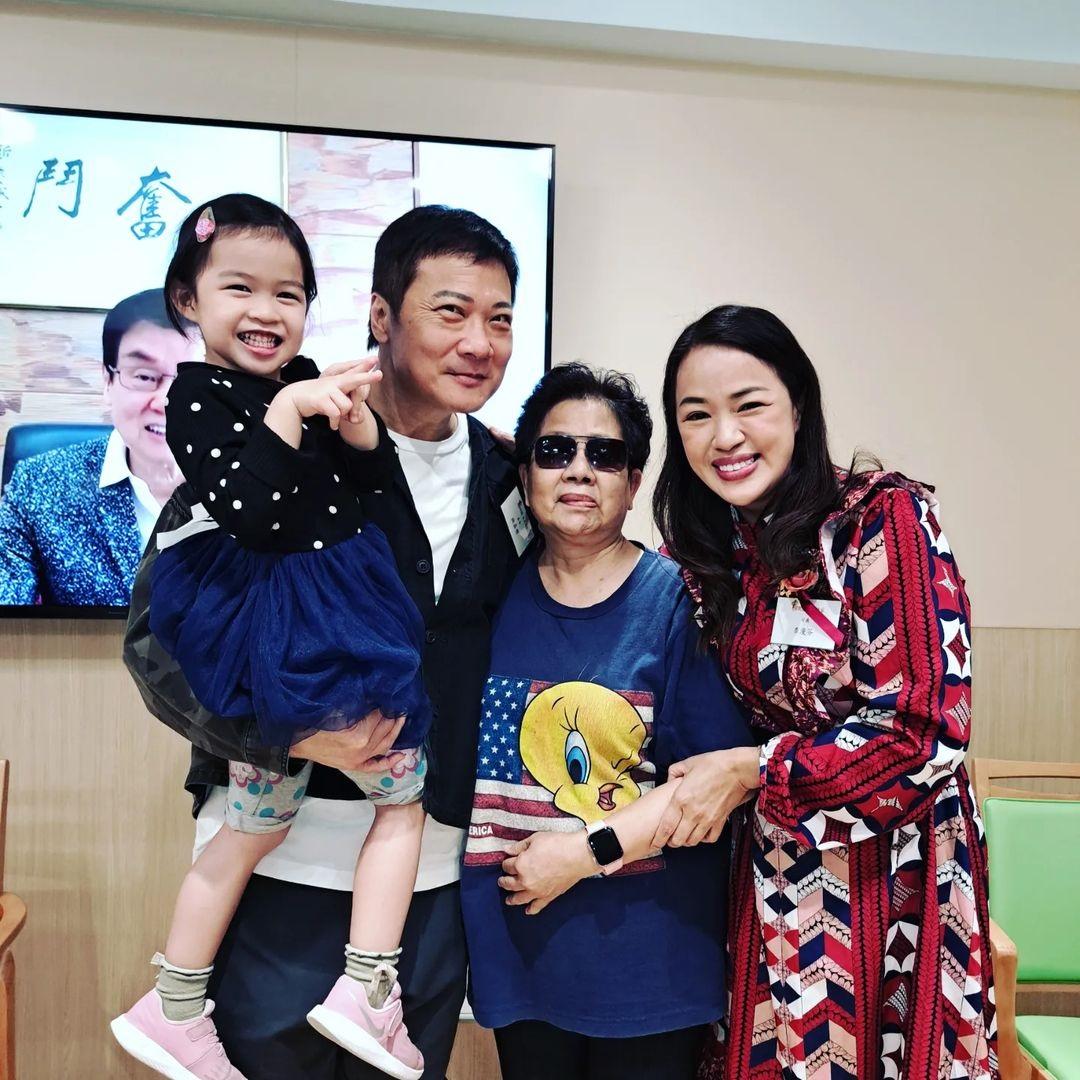 錢嘉樂今日到老人院出席活動。