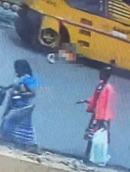 安全帽在他跌倒時就已掉下,隨即爆頭,腦漿四散。(Twitter)