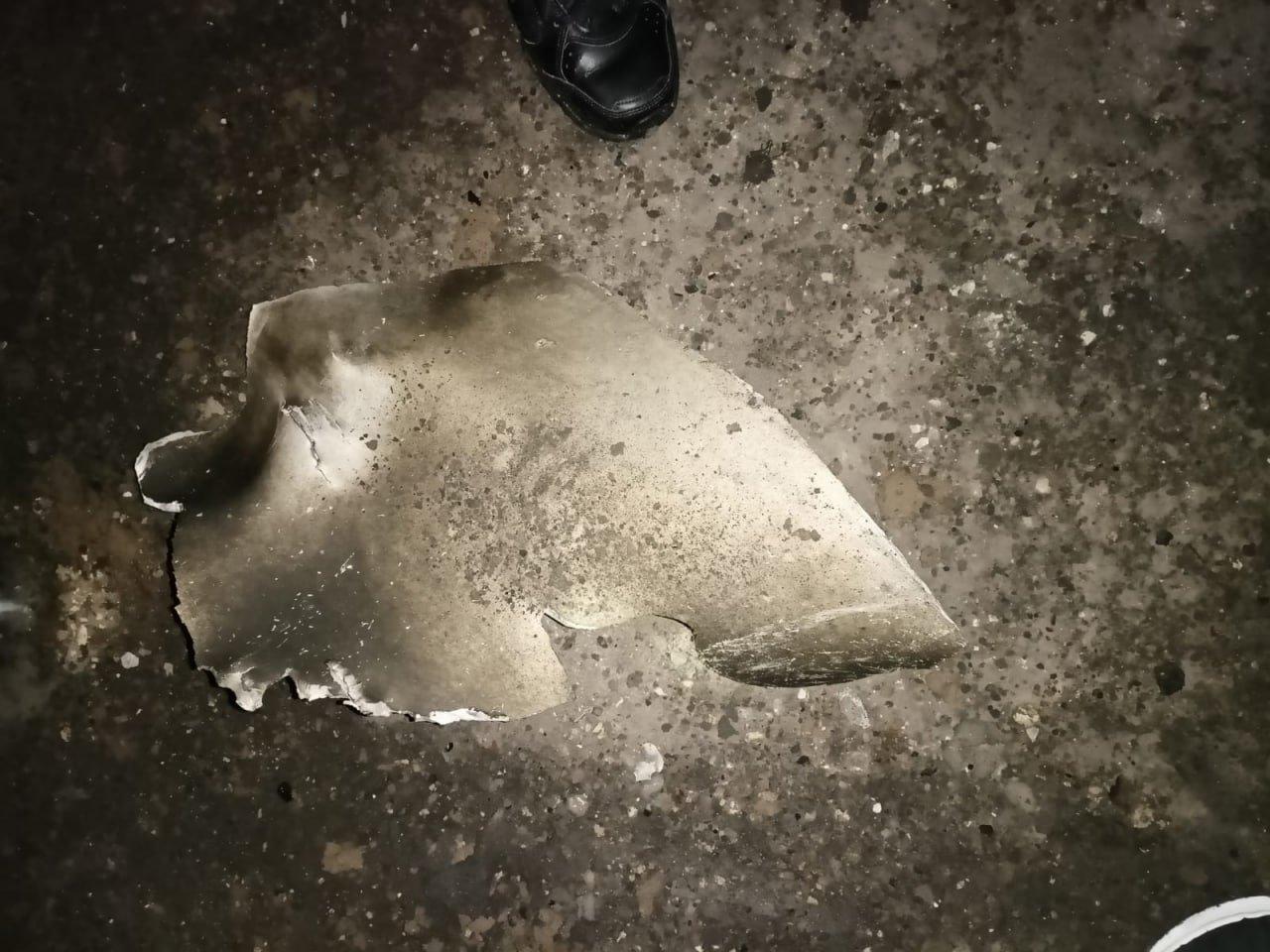 網上流傳導彈碎片。(Twitter)