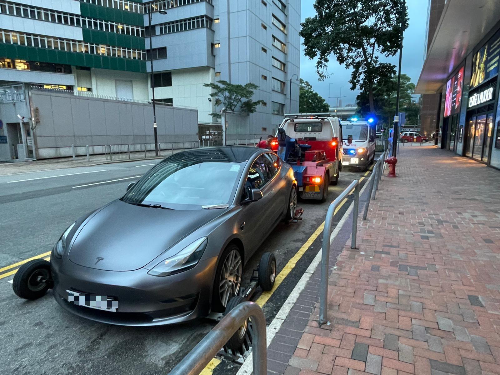 警方亦於區內各交通黑點進行流動錄影執法,其間攝錄到共75輛違例車輛。(警方圖片)