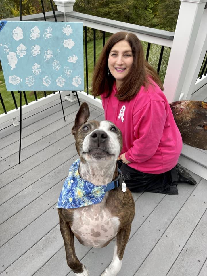 梵高與動物救援組織Happily Furever After Rescue創辦人Jaclyn Gartner。(FB)