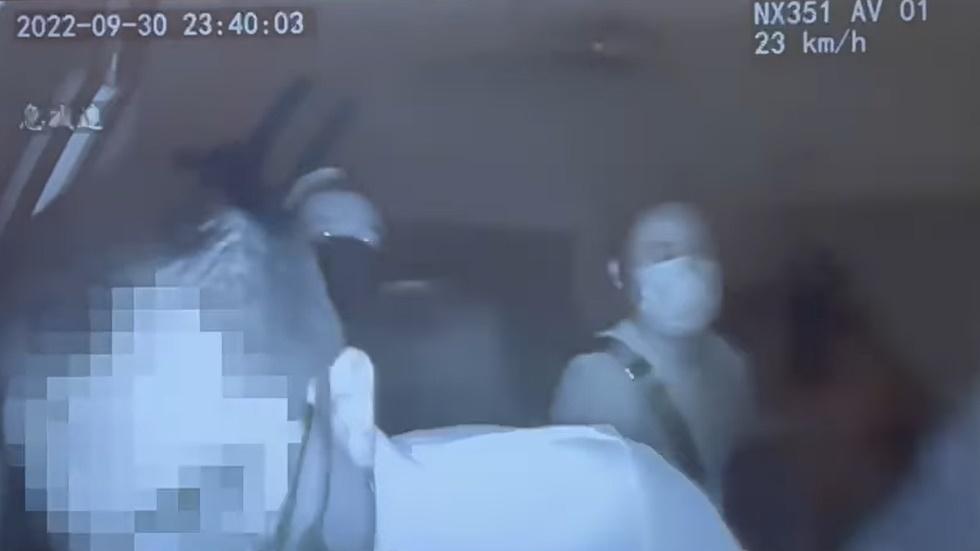 後座2名男乘客眼見情況不但未有勸止或阻止,逕自落車。(的士司機討論區@FB)