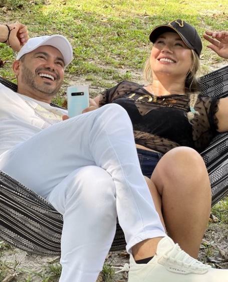 2夫妻出名恩愛兼也互相支持彼此事業。(YouTube)