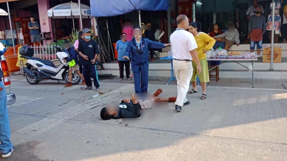 同學瞬即受傷倒地,左大腿前部開始流血,踢人的男童亦腳部受傷。(網上圖片)