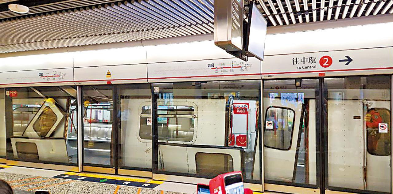 港鐵今日交代周日油麻地站列車出軌甩車門意外。(資料圖片)