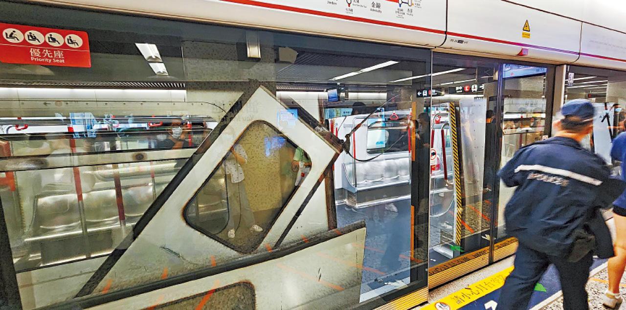 港鐵下午4時半交代周日油麻地站出軌甩門意外。(資料圖片)