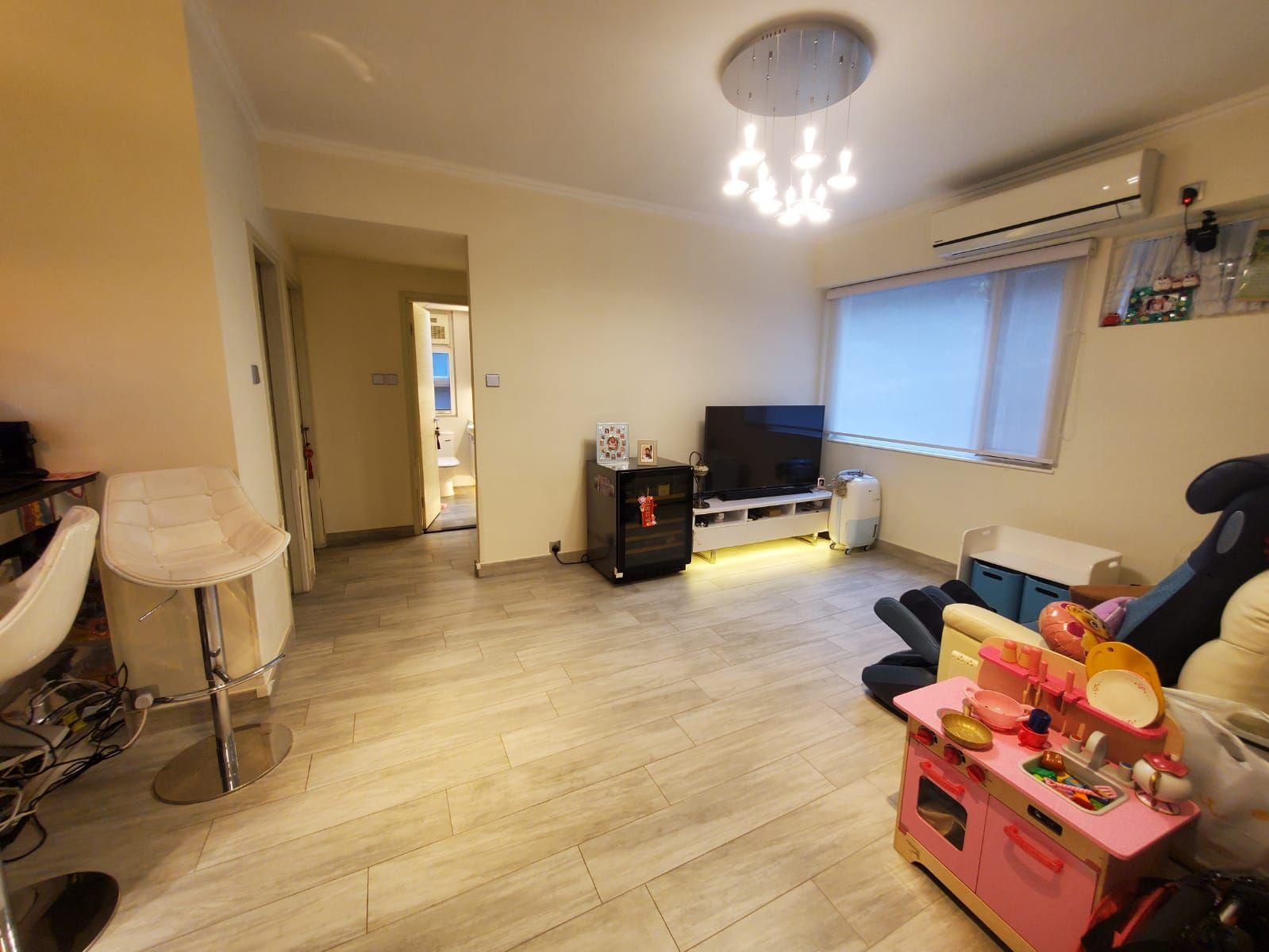 L型大廳非常闊落見使,裝修亦算簇新。