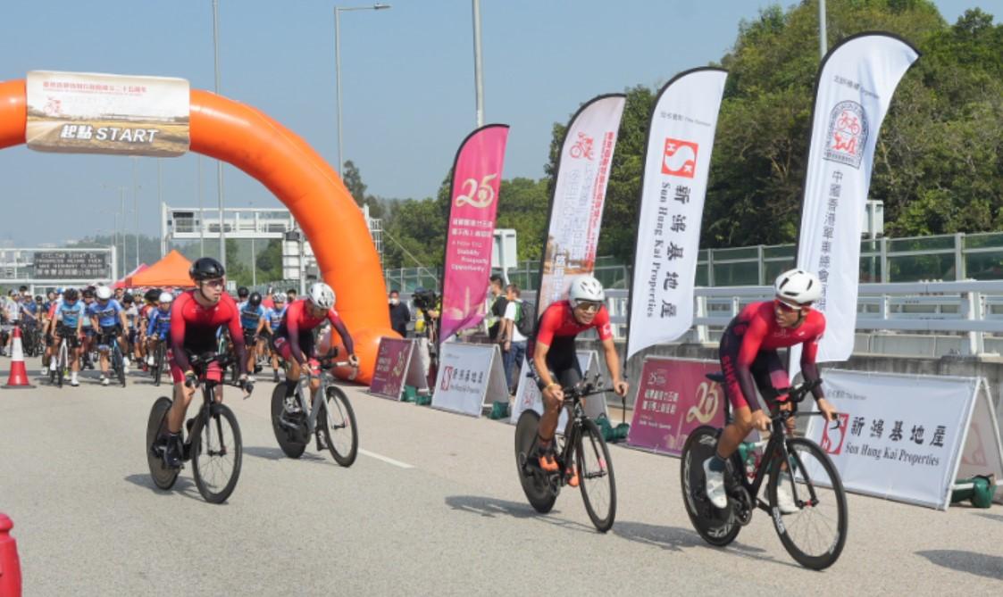 新地「香園圍公路」單車活動闊別3年700人參加 鄧炳強:香港明珠已重返國際舞台