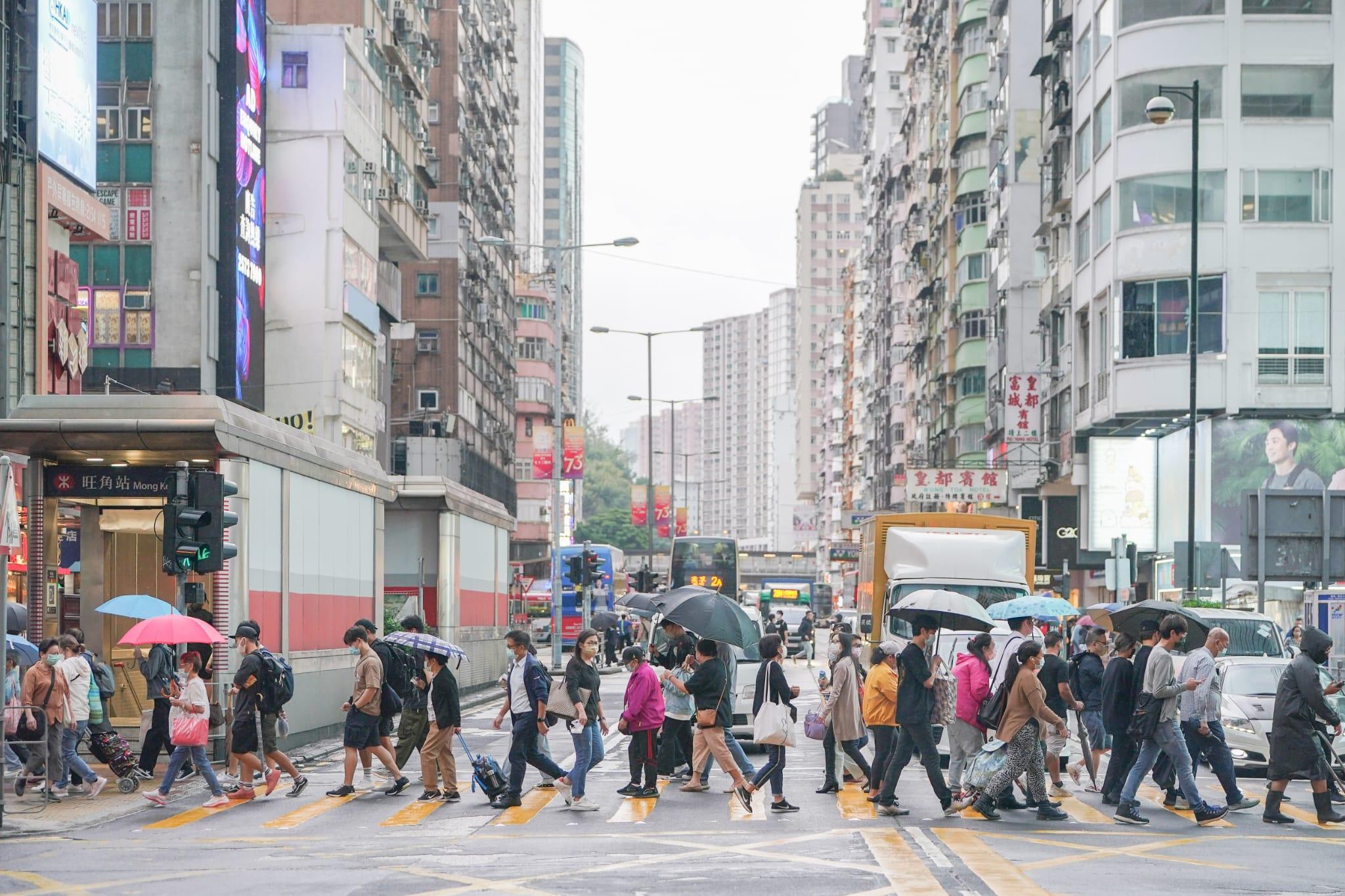 天文台表示,考慮明日日間發出八號信號。(李睿哲攝)