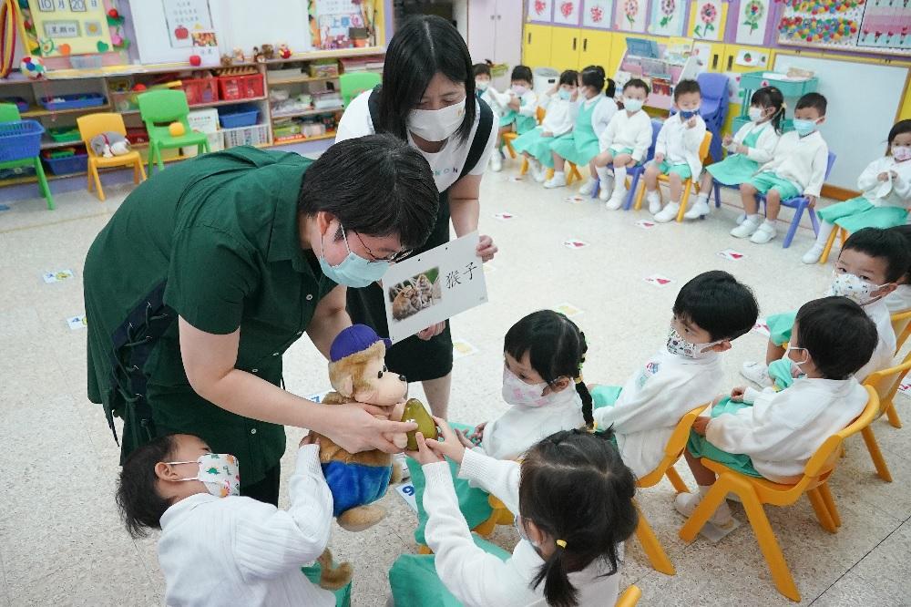 學校聘請多位外籍與本地專業英語及普通話老師。