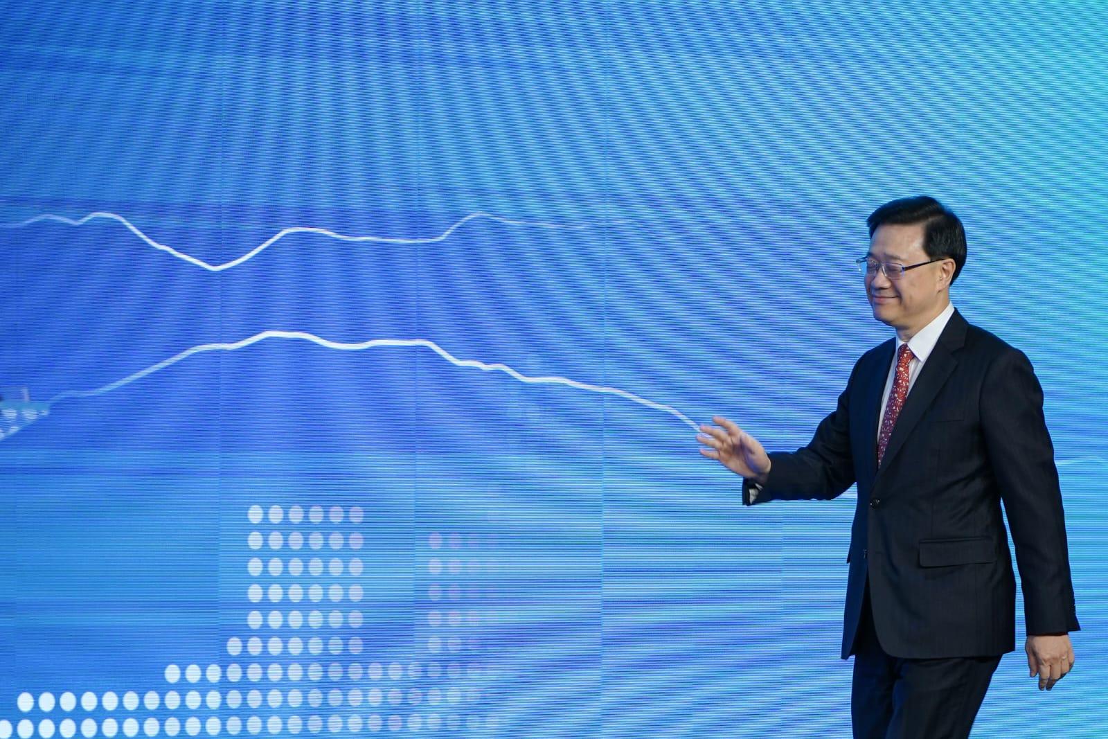 李家超指,香港最壞時間已過,連接內地與世界獨特優勢無可取代。(李睿哲攝)