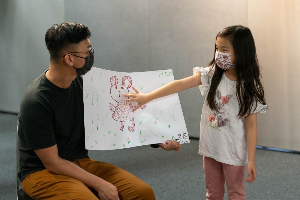 計劃結合網上教學影片和實體工作坊,分為兩個單元。計劃由一條線描繪一個波斯古老民間傳說《Serendip的三位王子》開始,以「創意七巧板」、視覺藝術、相片、建築、舞蹈和劇場演出,形象化地解構抽象的創意思維和鍛鍊認知力,助我們了解線條對於視覺藝術以至表演藝術的重要性。購買工作坊門票可免費獲贈網上內容及智趣袋乙個(價值$120),計劃適合8歲或以上親子、青少年及成人參加。