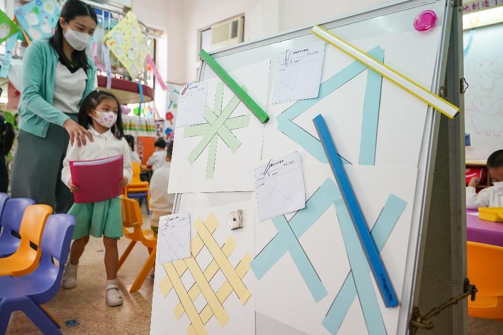 幼兒班至高班的學生都會接受高廣度教學,透過計劃、實踐、回憶三個過程,培養孩子思考、發問、解決困難。