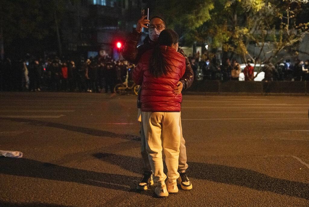 內地多個城巿近日出現同防控措施有關的抗議活動,北京有市民抗議。