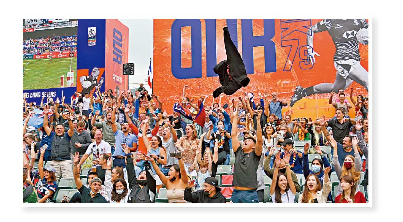 放寬防疫試金石?七欖3天觀眾脫罩飲食狂歡 專家料難撤「口罩令」