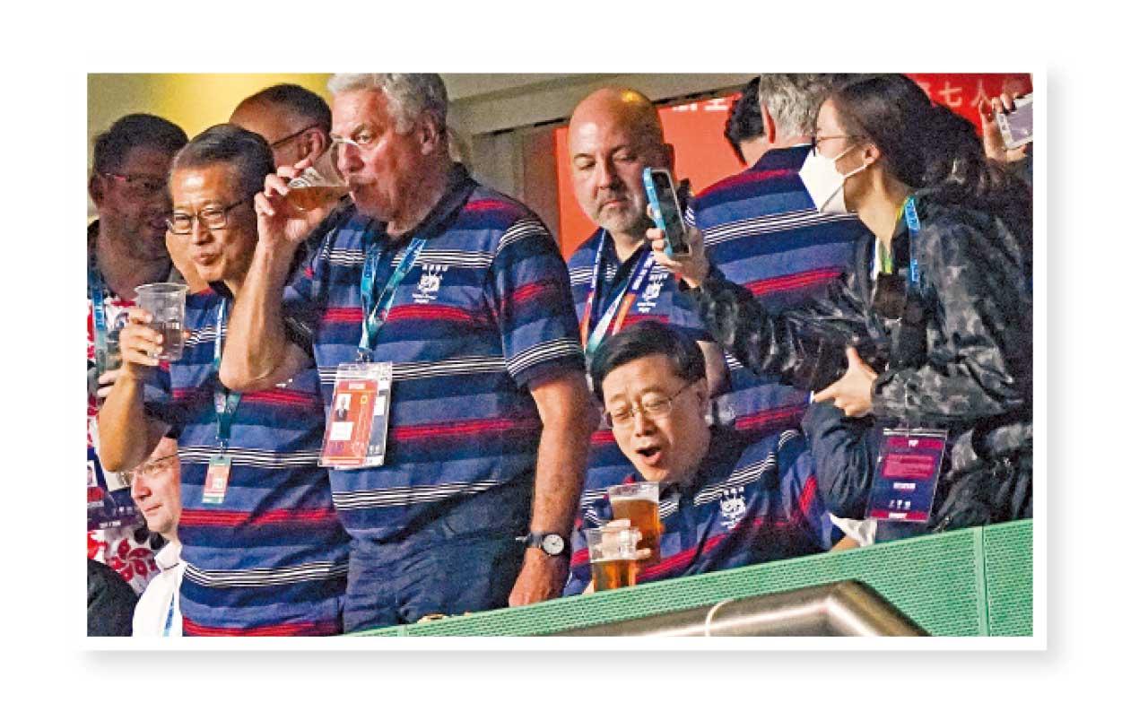 放寬防疫試金石?七欖3天觀眾脫罩飲食狂歡 專家料難撤「口罩令」