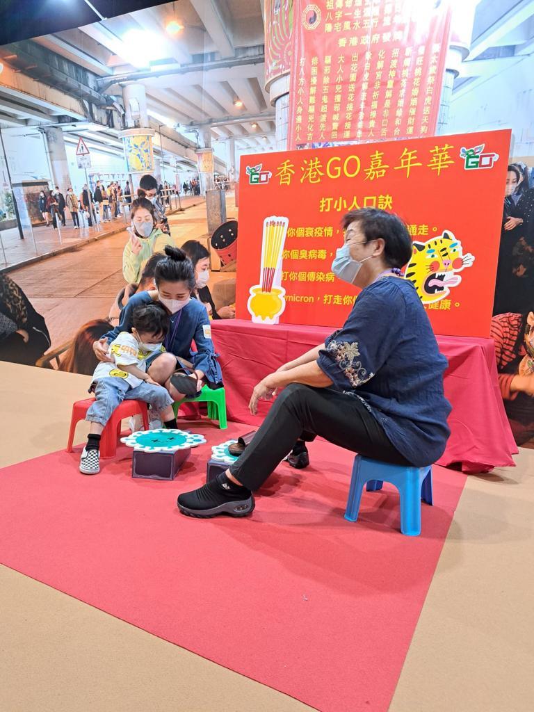 場內有不同香港重點景點,包括「旺角女人街」、「太子花園街」、「黃大仙」、「沙田」、「銅鑼灣」、「大嶼山」等。