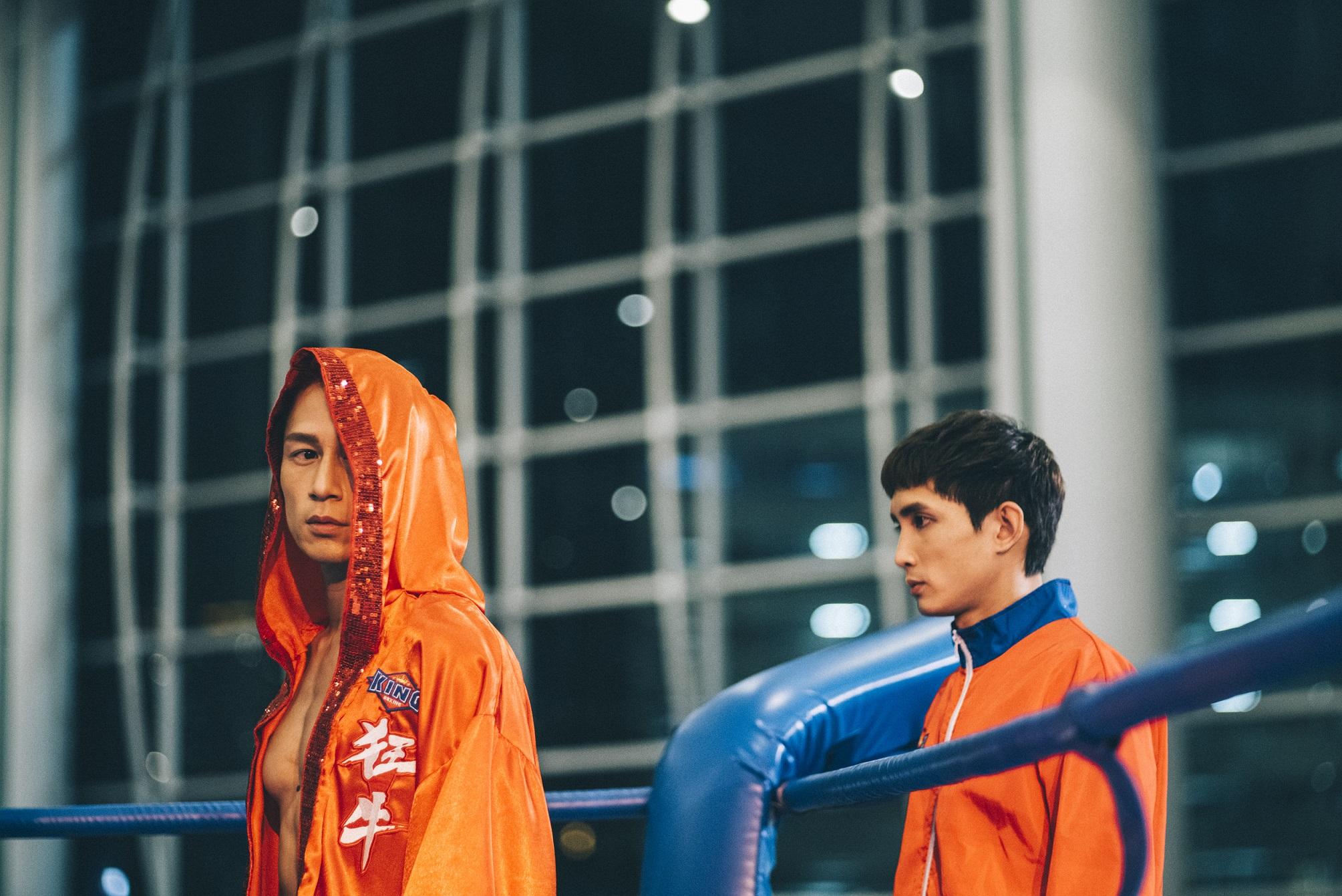 李承東(楊樂文飾)擔任袁天就(駱振偉飾)的訓練員,兩人情同手足。(《繩角》劇照)