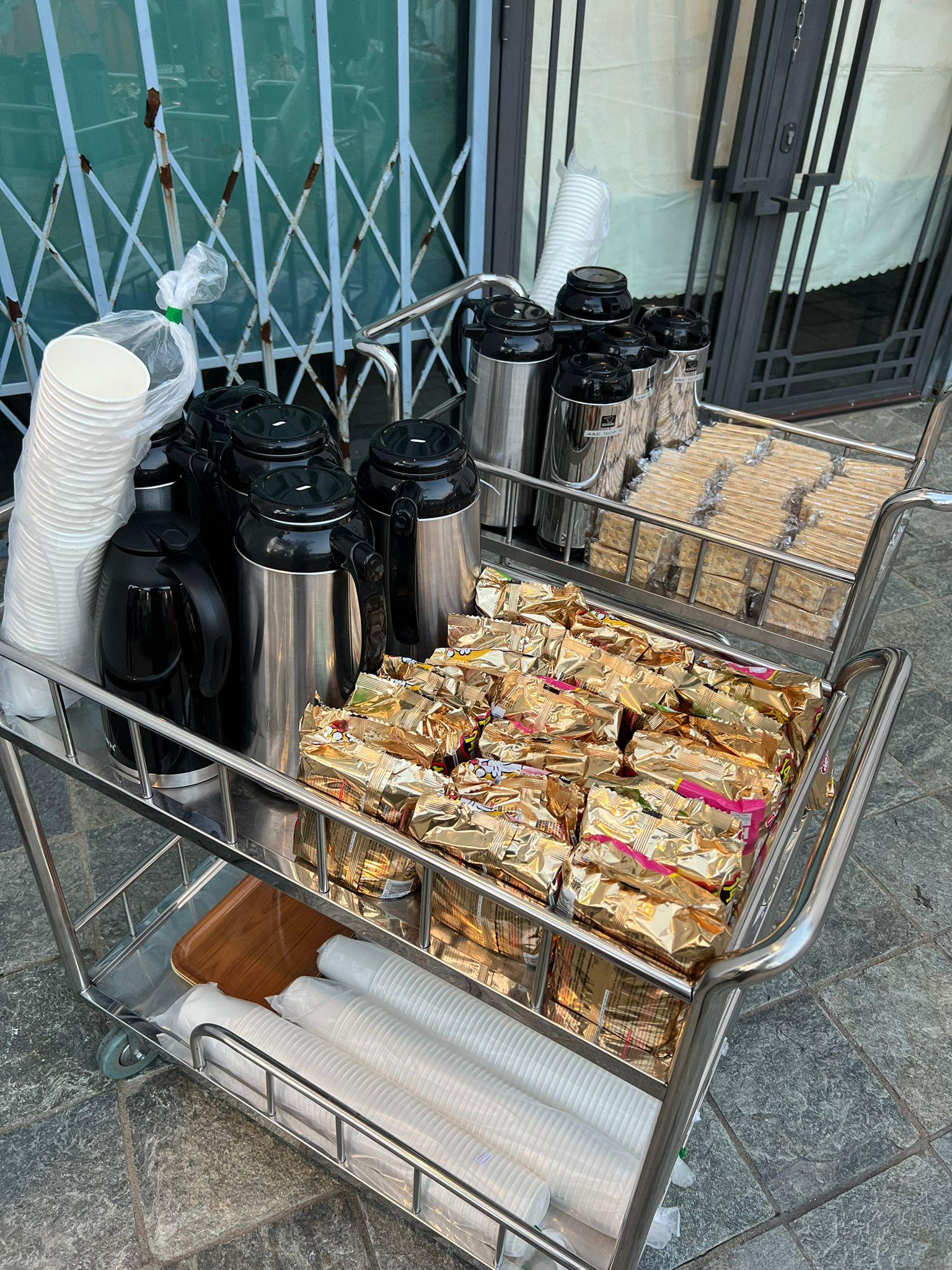 有熱茶、暖包。