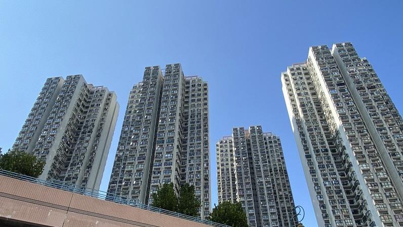 屯門恒福花園位置靜中帶旺,前臨青山灣畔,附近亦多休憩空間,屋苑樓下為輕鐵三聖總站,亦有不少巴士及小巴線,交通方便。(資料圖片)