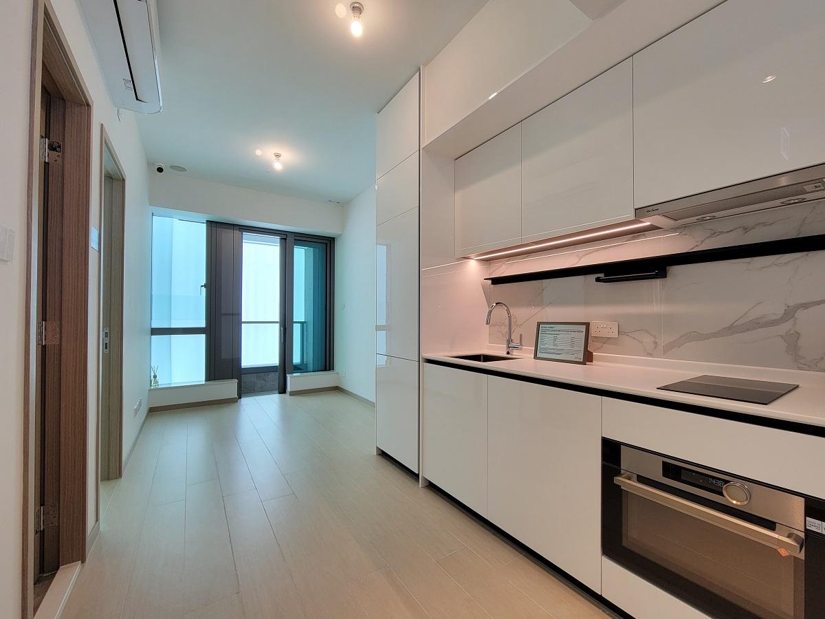 客飯廳間隔呈長方形,連接22方呎露台,擺放傢俬容易,採光亦不成問題。