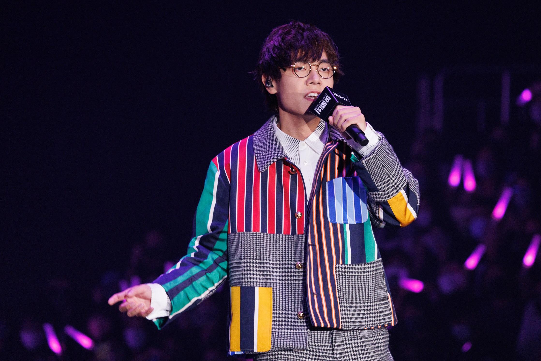 林家謙先後唱了《神奇的糊塗魔藥》和《doodoodoo》。(蘇文傑攝)