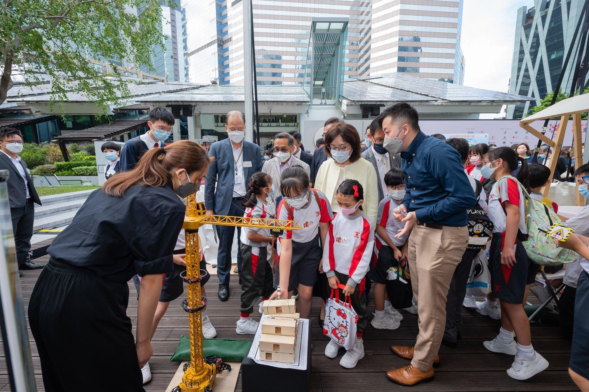 甯漢豪指政府基本工程開支將增至每年逾千億元 與各界推廣先進工地