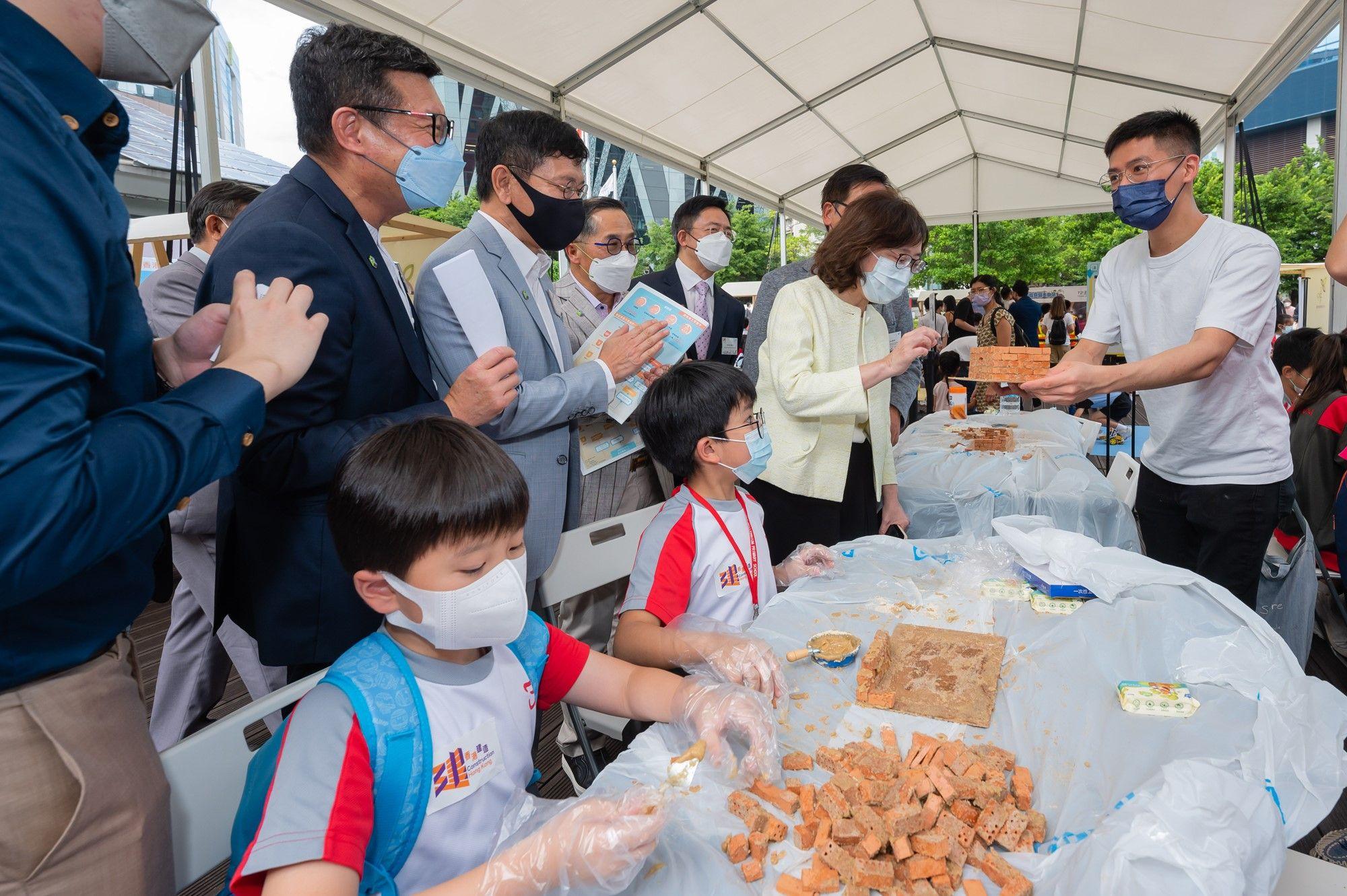 甯漢豪指政府基本工程開支將增至每年逾千億元 與各界推廣先進工地