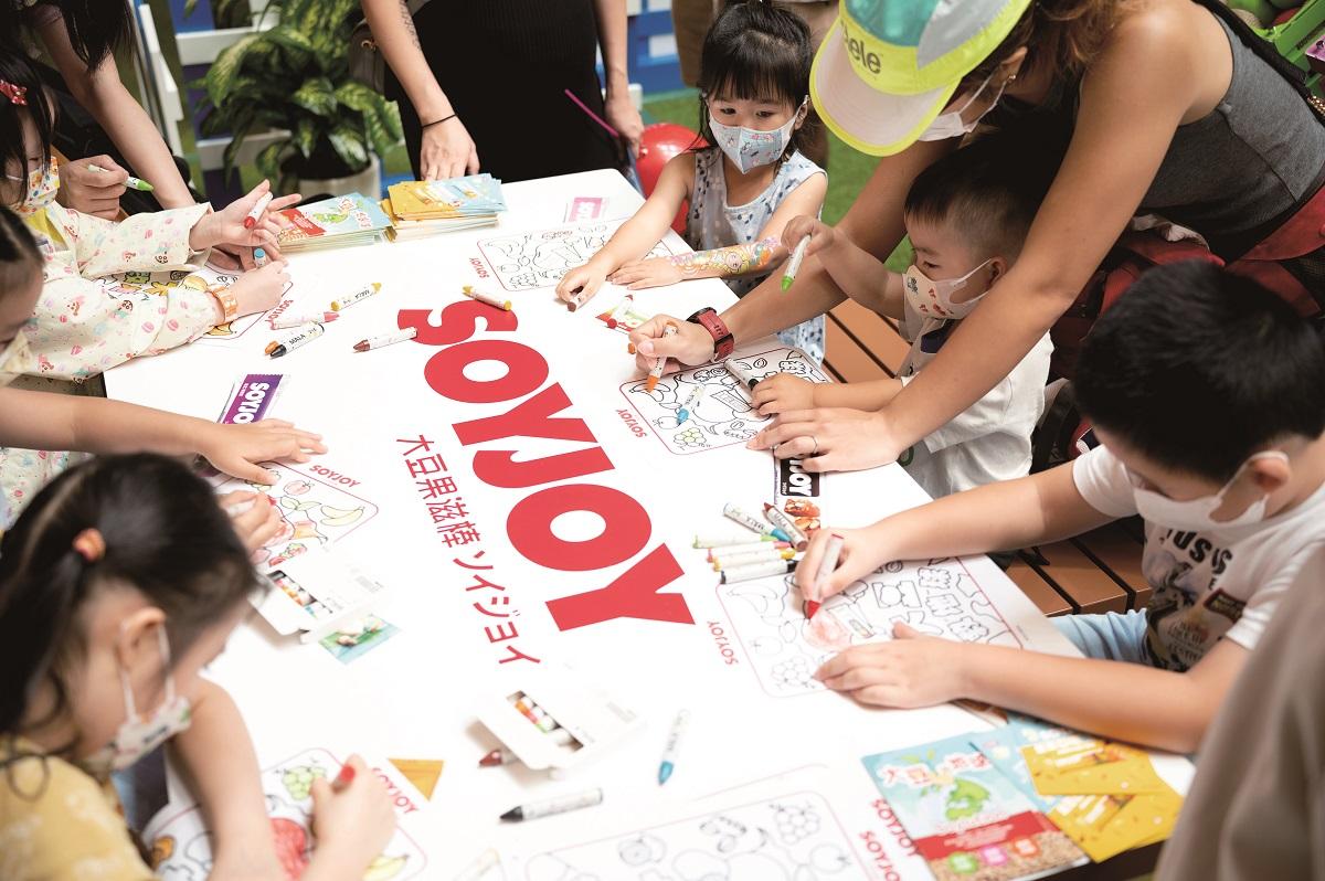 SOYJOY大豆果滋棒的填色遊戲大受小朋友歡迎。