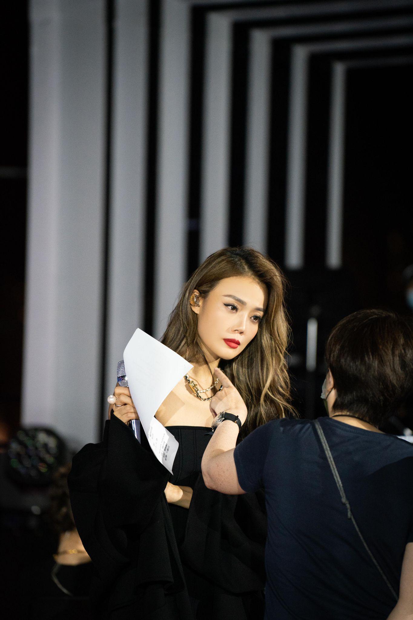 容祖兒Twins合體舉行維港音樂會。