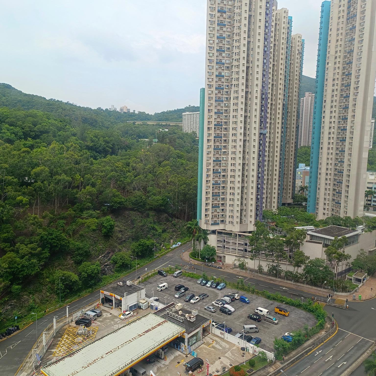 單位擁開揚翠綠山景。(代理提供)