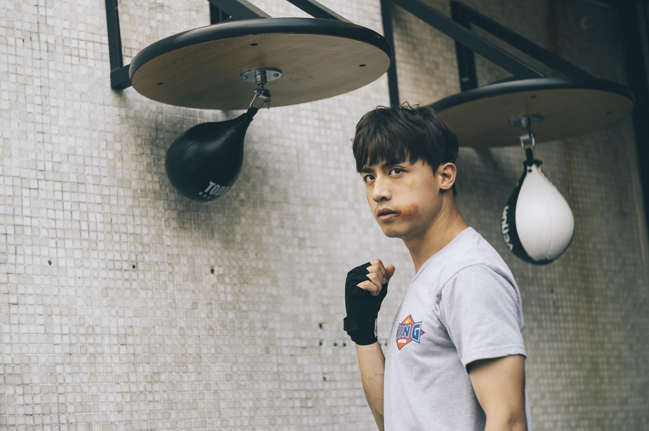 AK為角色增磅,日食夜食令他怕怕。