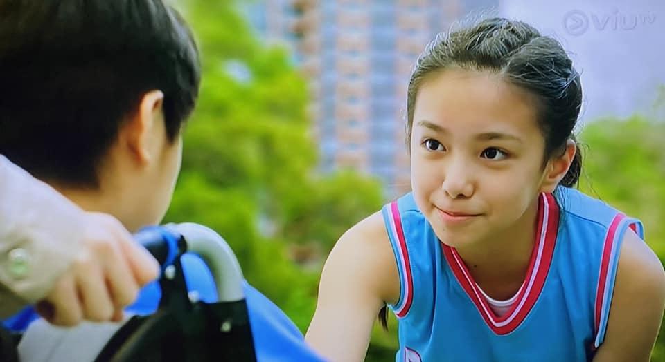 櫈仔在卓立鋒的鼓勵下,終能與心儀女神交換聯絡方法。(《季前賽》截圖)