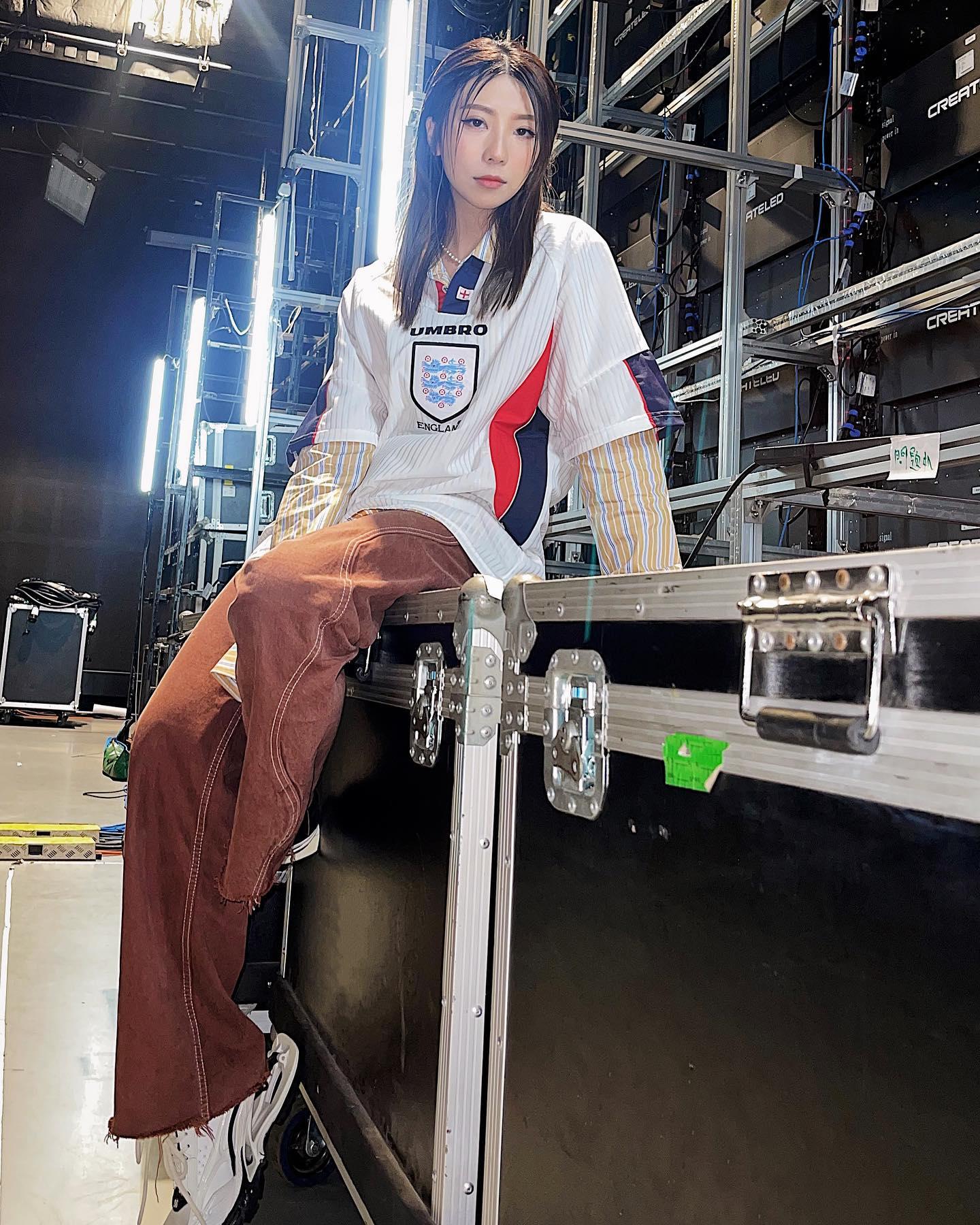 AhGi樊沛珈穿上英格蘭波衫