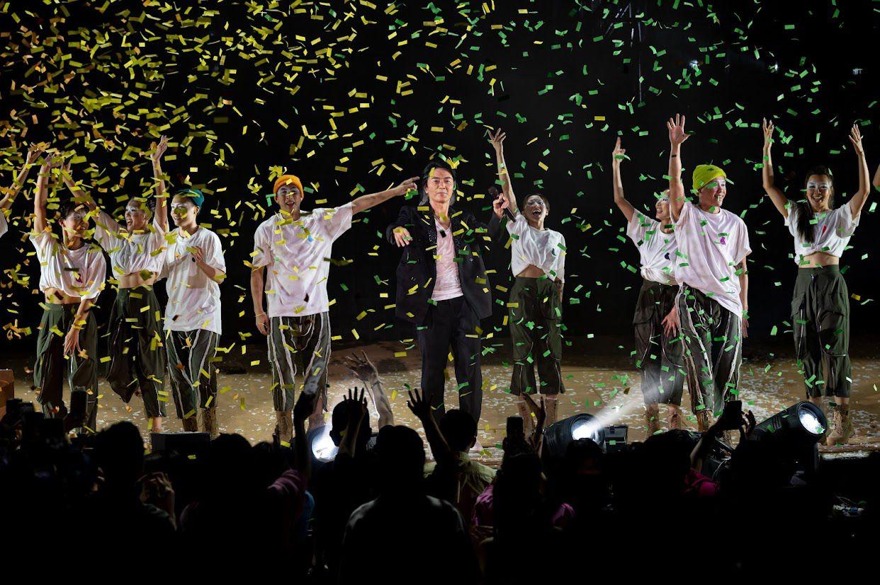 演唱會在一片愉快氣氛下結束。