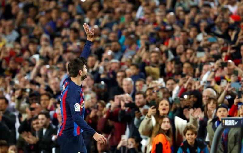 碧基揮手告別巴塞球迷-2