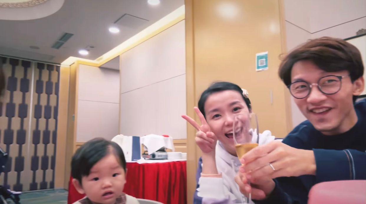 陳湛文帶同老婆及囡囡出席