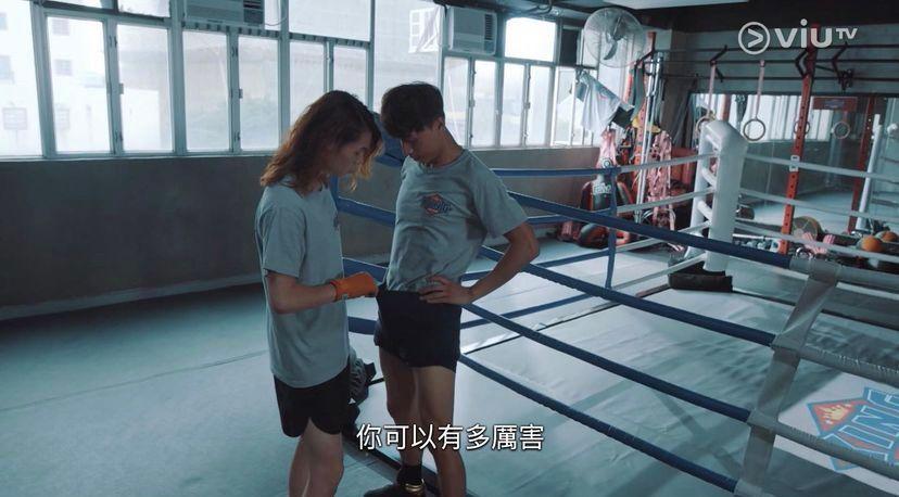 劇中Tiger與AK有不少互動,場面搞笑。