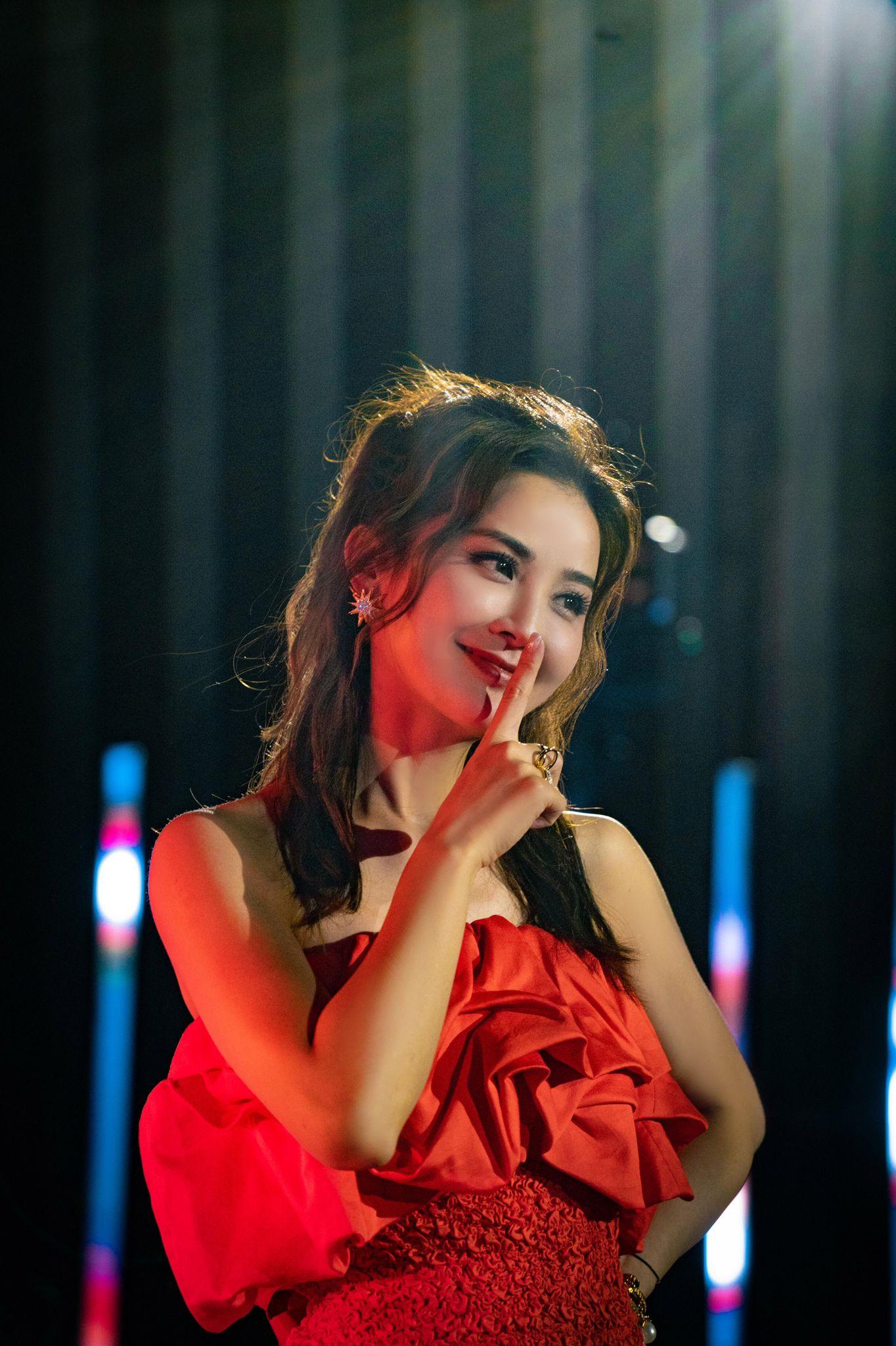 容祖兒Twins合體舉行維港音樂會。