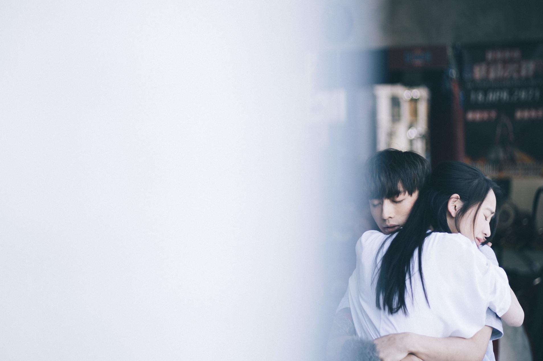 AK笑言與「小演員」林愷鈴拍感情戲份有犯法感覺。