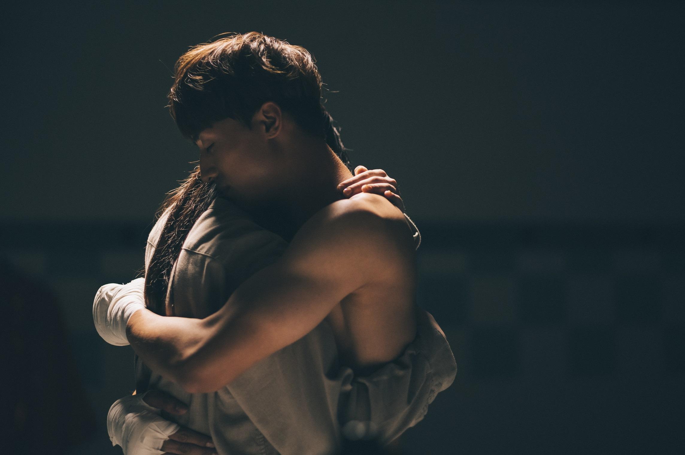 AK將會與首次推出廣東歌的Ashley合唱劇集片尾曲《我們的相差》。