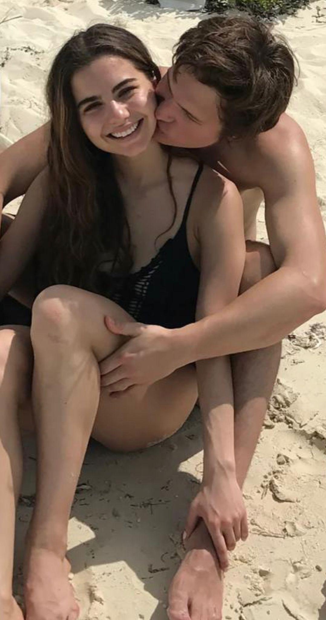 安素艾高與Violetta Komyshan出名恩愛,今次分手消息令影迷大感意外。