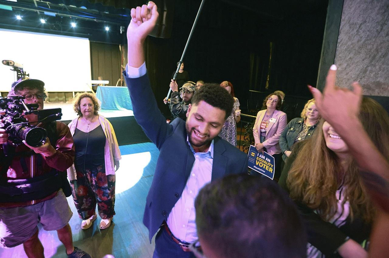 年僅25歲的民主黨候選人Maxwell Frost在佛羅里達州中部勝選,成為首位「Z世代」(Generation Z)議員。(AP)