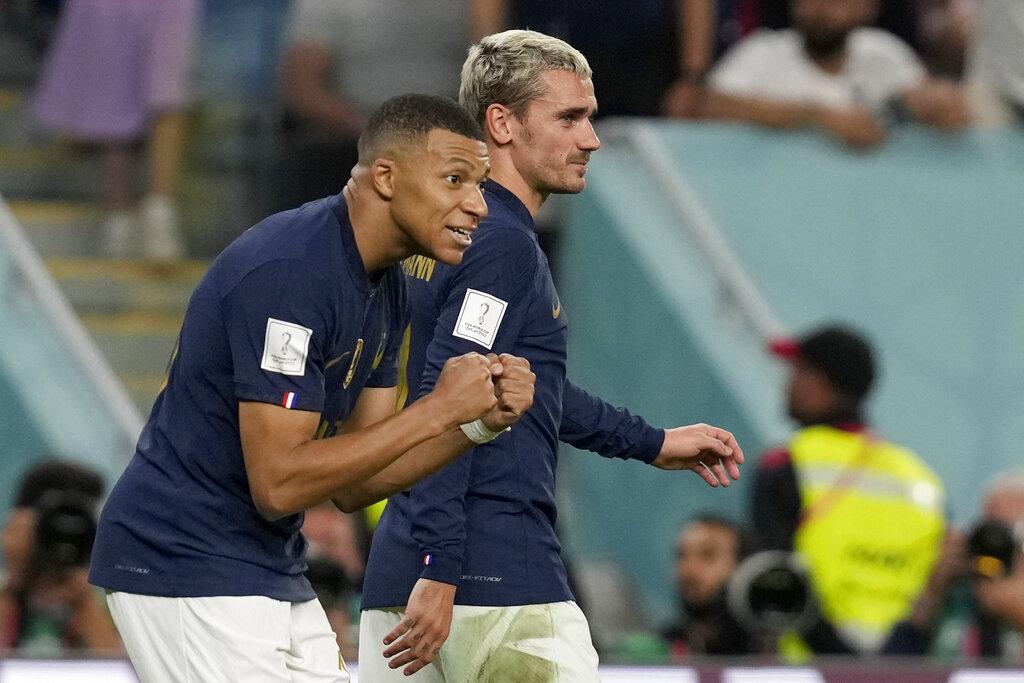 基沙文(右)製造6次機會,膺世界盃首輪製造機會王。(美聯社)